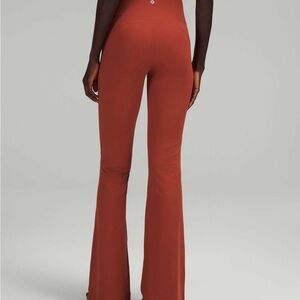 NWT Lululemon Groove Super-High-Rise Flared Pant Nulu
Cayenne